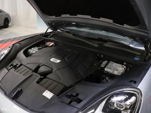 Used 2021 Porsche Cayenne image 80