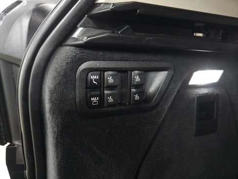 Used 2025 BMW X7 xDrive40i w/ Premium Package AWD/4WD image 10