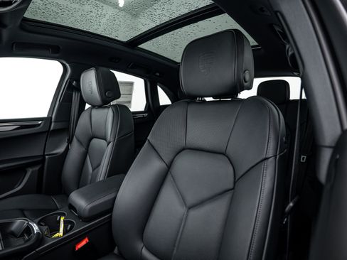 Certified 2026 Porsche Macan AWD/4WD image 20