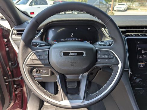 New 2025 Jeep Grand Cherokee 4WD image 24