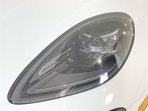 New 2026 Porsche Macan image 11