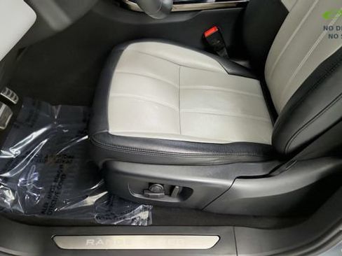 Used 2024 Land Rover Range Rover Evoque Dynamic SE AWD/4WD image 47