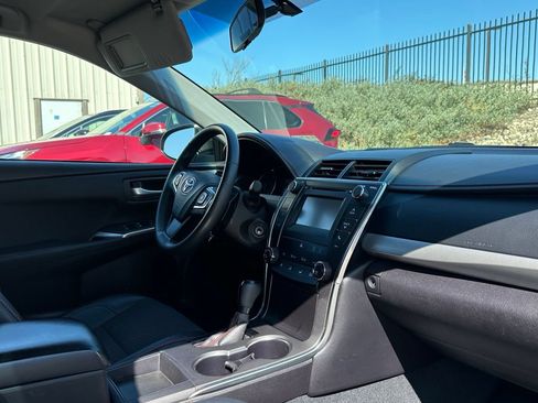 Used 2017 Toyota Camry SE FWD image 7
