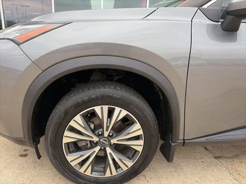 Used 2023 Nissan Rogue SV image 7