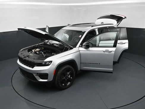Used 2024 Jeep Grand Cherokee Limited w/ Luxury Tech Group II AWD/4WD image 26