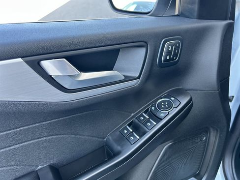 Used 2025 Ford Escape Platinum AWD/4WD image 16