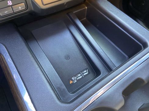 Used 2020 Chevrolet Silverado 1500 High Country w/ Technology Package image 12