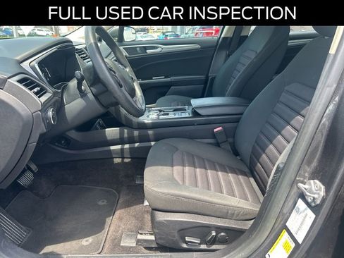Used 2017 Ford Fusion SE w/ Fusion SE Technology Package FWD image 6