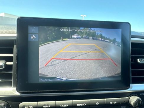 Certified 2024 Hyundai Venue SEL FWD image 18