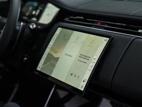 New 2025 Land Rover Range Rover SE image 30