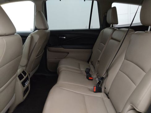 Used 2018 Honda Pilot Touring image 18