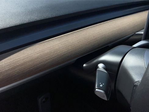 Used 2021 Tesla Model 3 Standard Range Plus image 12