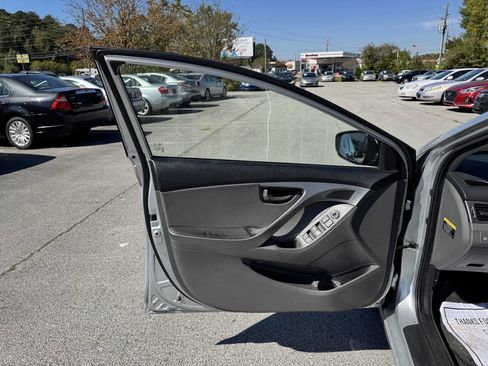 Used 2013 Hyundai Elantra Limited image 12