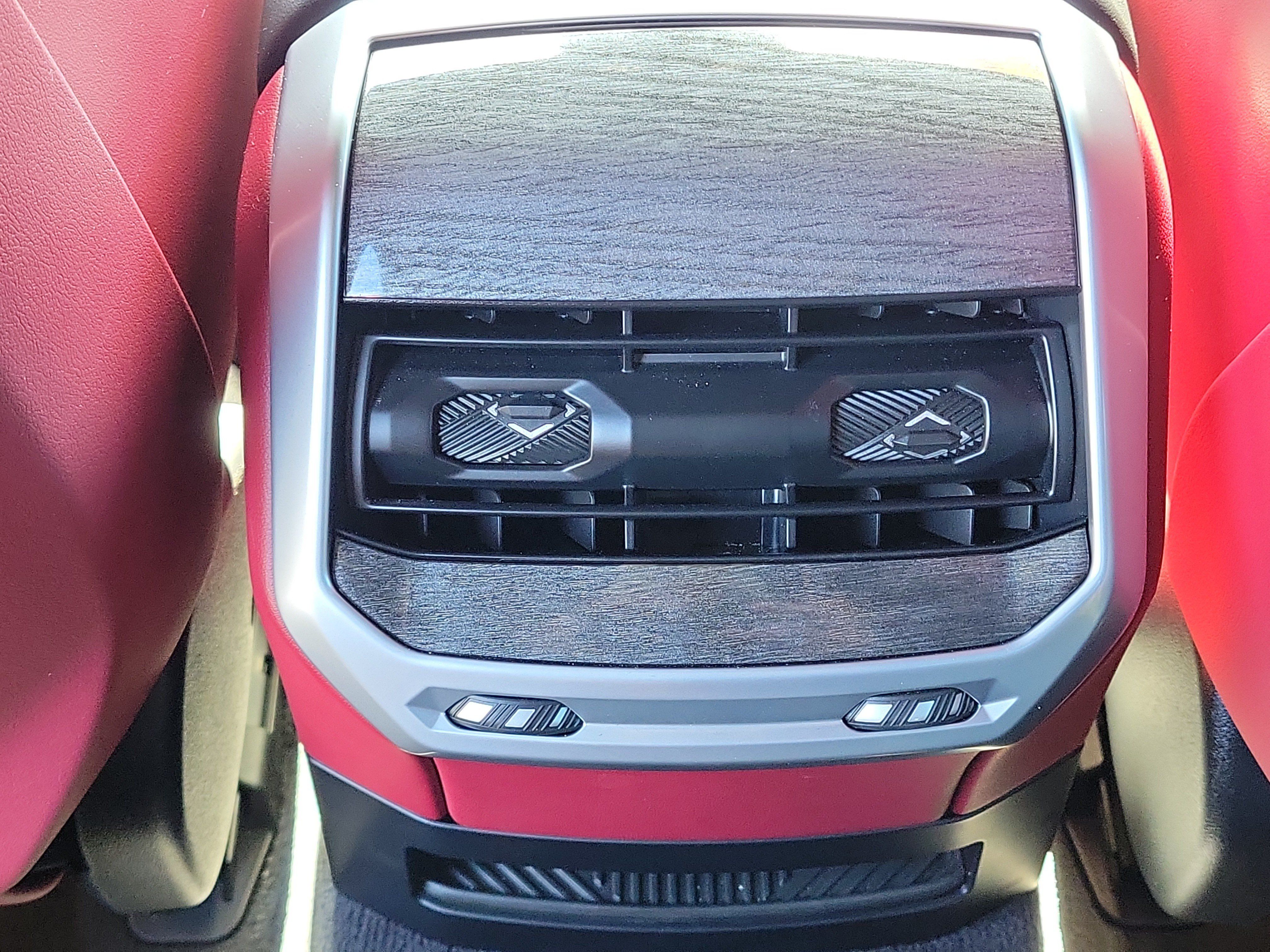 Used 2023 BMW 740i w/ Parking Assistance Package RWD image 12