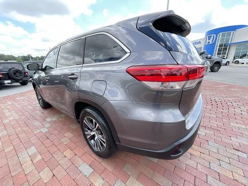 Used 2018 Toyota Highlander LE FWD image 31