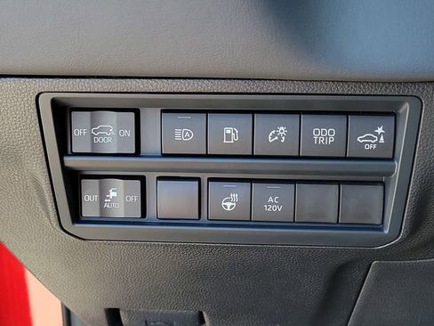 Used 2025 Toyota Sequoia Platinum AWD/4WD image 35