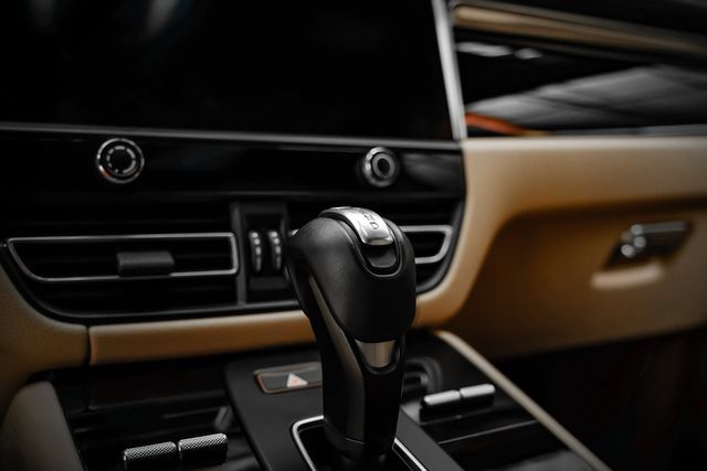 Used 2022 Porsche Macan S AWD/4WD image 32