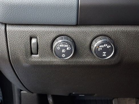 Used 2020 Chevrolet Colorado Z71 image 30