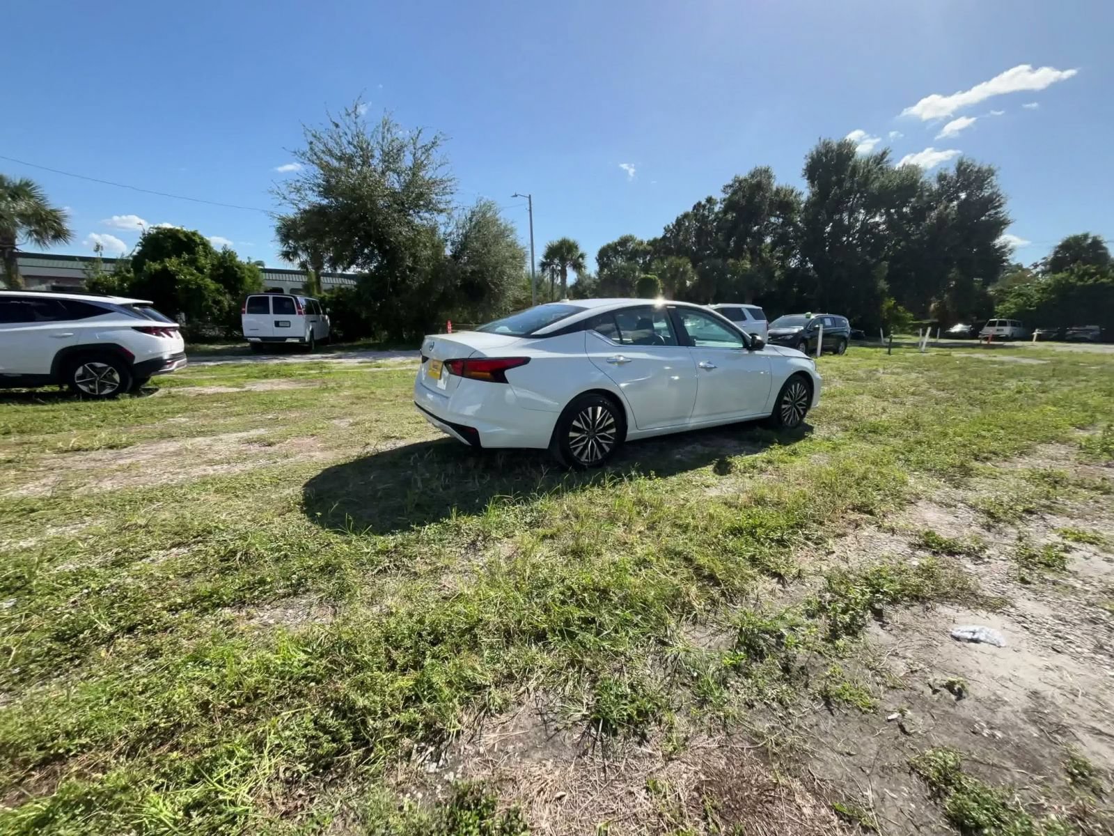 Used 2025 Nissan Altima 2.5 SV FWD image 15