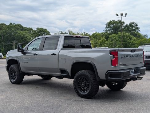 Used 2025 Chevrolet Silverado 2500 ZR2 w/ LPO, Dark Essentials Package AWD/4WD image 7