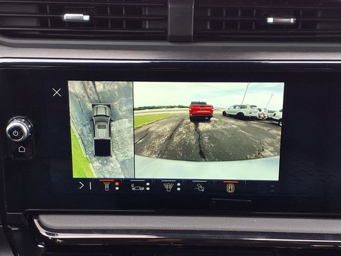 Used 2024 GMC Sierra 1500 AT4 w/ Technology Package AWD/4WD image 11
