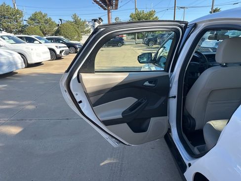 Used 2015 Ford Focus SE image 13