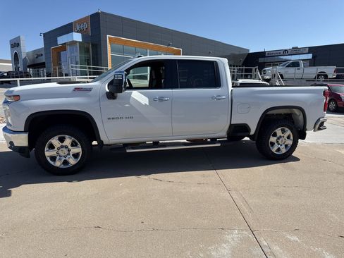 Used 2022 Chevrolet Silverado 2500 LTZ w/ LTZ Plus Package AWD/4WD image 2