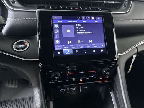 Used 2025 Jeep Grand Cherokee L Laredo RWD image 13