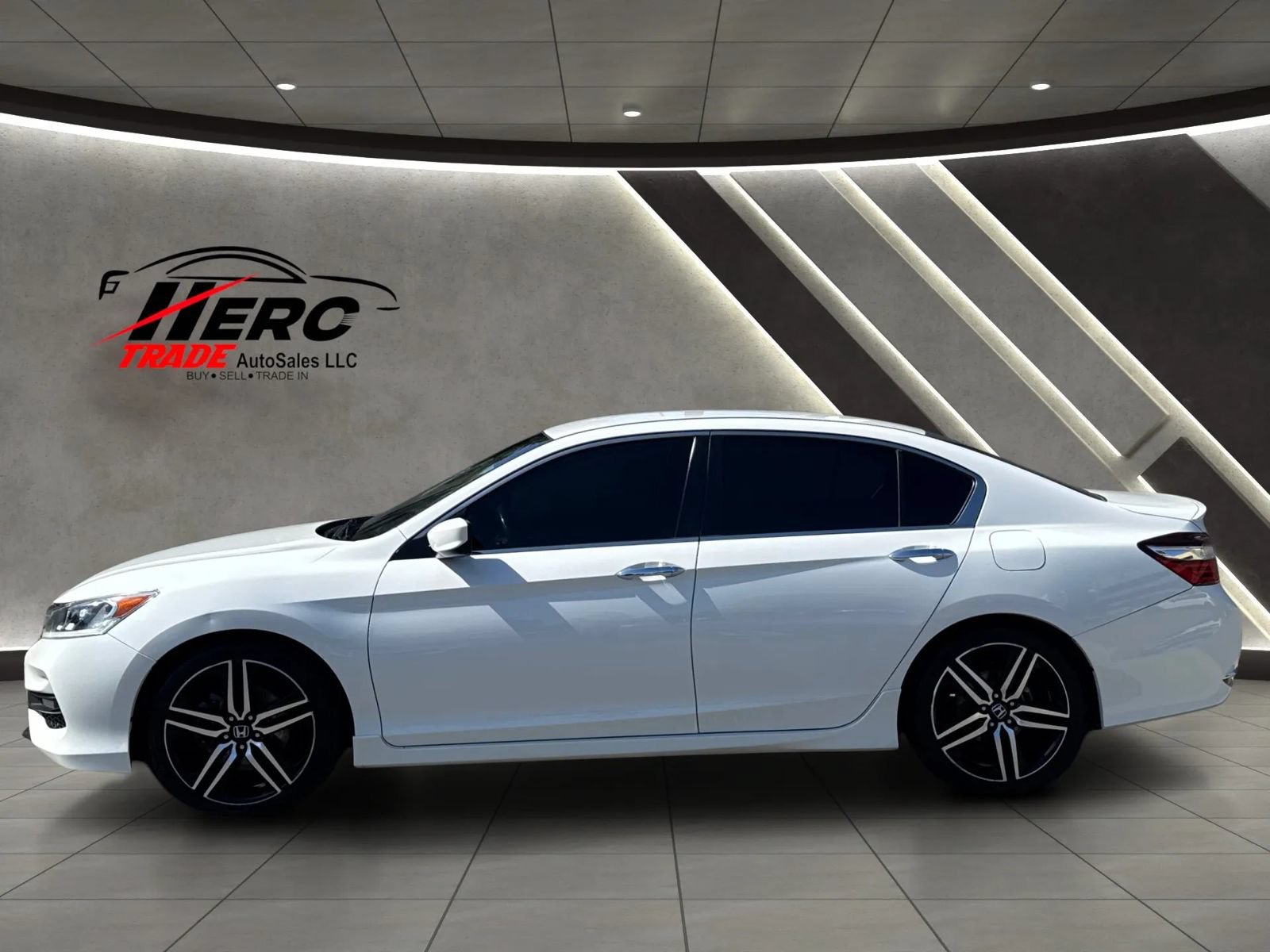 Used 2017 Honda Accord Sport image 10