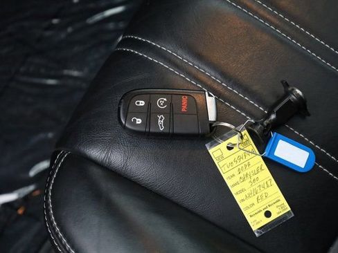 Used 2022 Chrysler 300 S image 28