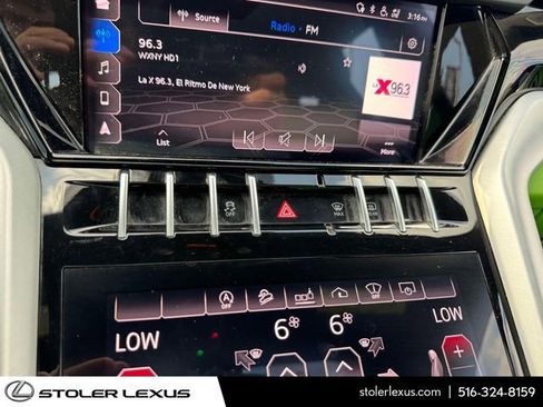 Used 2020 Lamborghini Urus AWD/4WD image 32