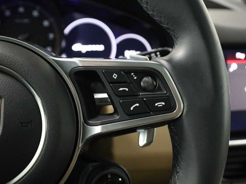 Certified 2023 Porsche Cayenne Platinum Edition image 28