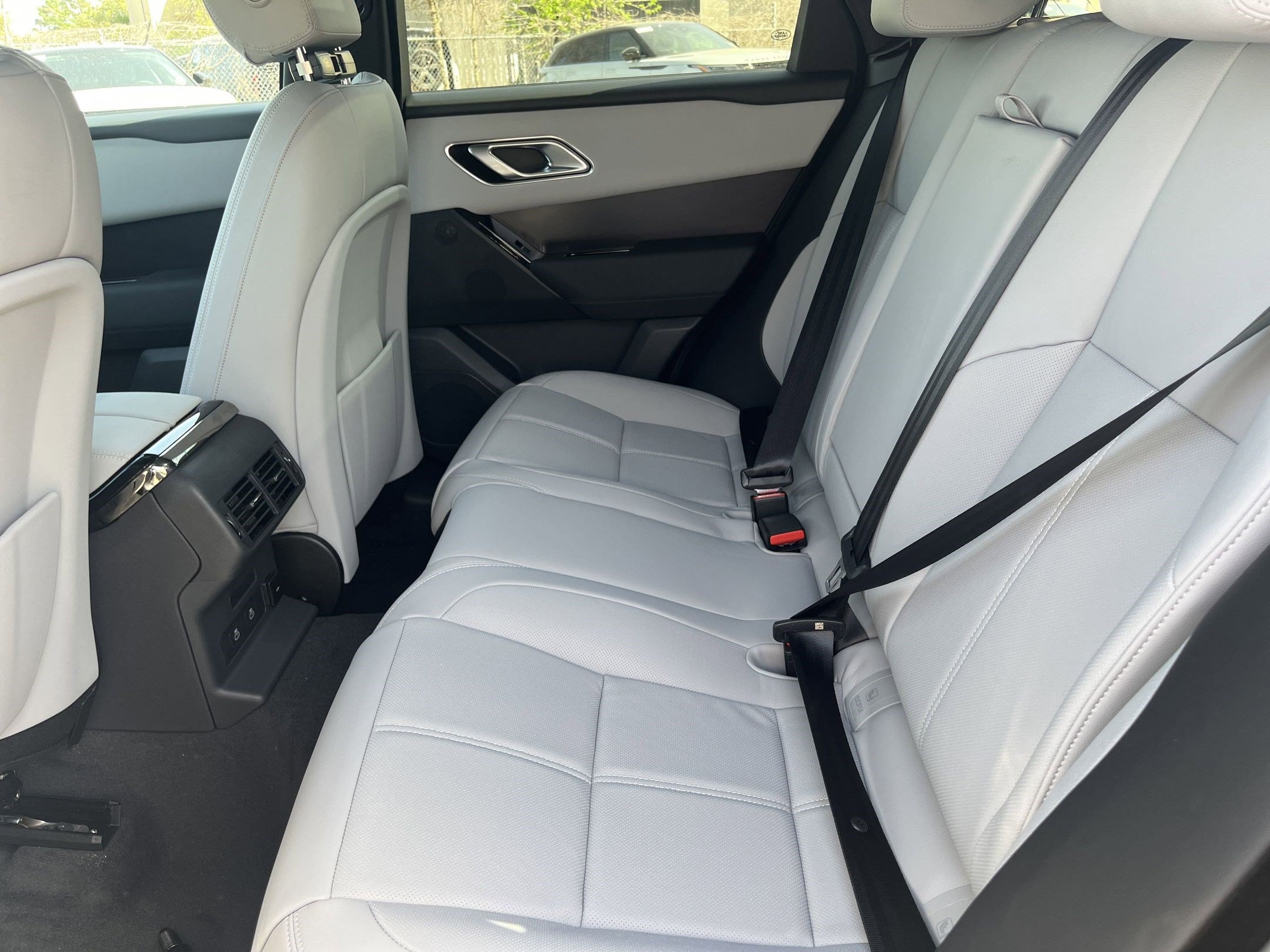 Used 2026 Land Rover Range Rover Velar Dynamic SE AWD/4WD image 19