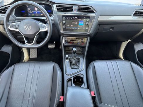 Used 2023 Volkswagen Tiguan SE w/ Panoramic Sunroof Package FWD image 22