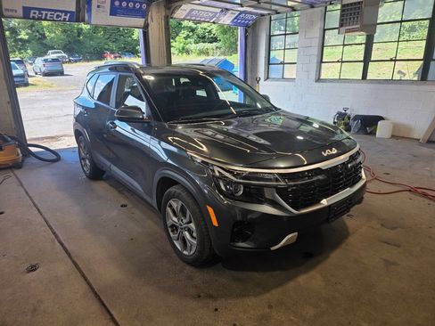 Used 2024 Kia Seltos S AWD/4WD image 1