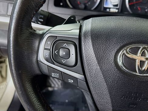 Used 2017 Toyota Camry SE w/ Moonroof Package FWD image 19
