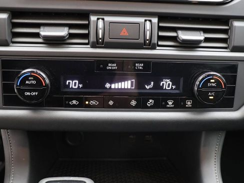 Used 2024 Nissan Pathfinder S image 22