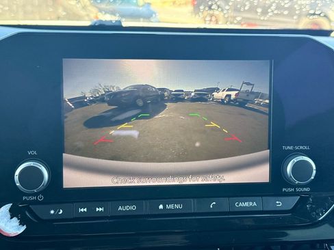 Used 2025 Nissan Pathfinder SV image 33