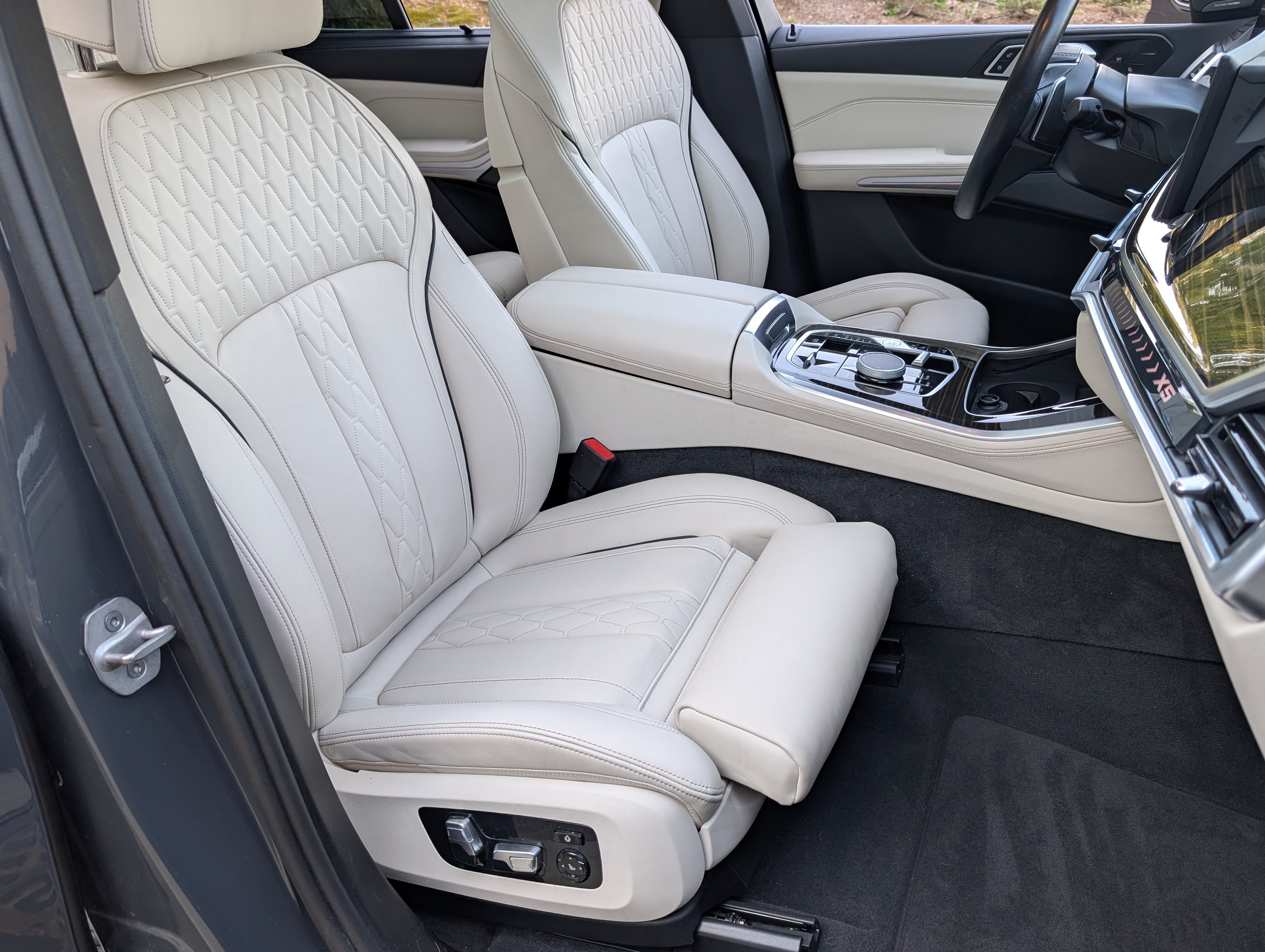 Used 2025 BMW X5 xDrive50e w/ Premium Package AWD/4WD image 23