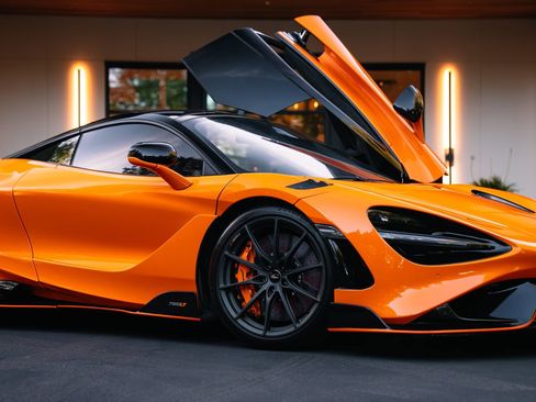 Used 2021 McLaren 765LT RWD image 2