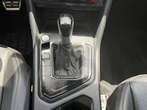 Certified 2022 Volkswagen Tiguan SE R-Line FWD image 20