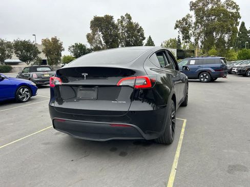 Used 2023 Tesla Model Y Long Range AWD/4WD image 3