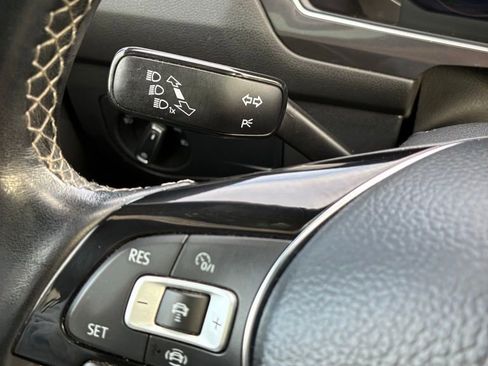 Used 2021 Volkswagen Tiguan SEL Premium R-Line image 28