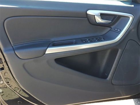 Used 2016 Volvo V60 T5 Premier image 9