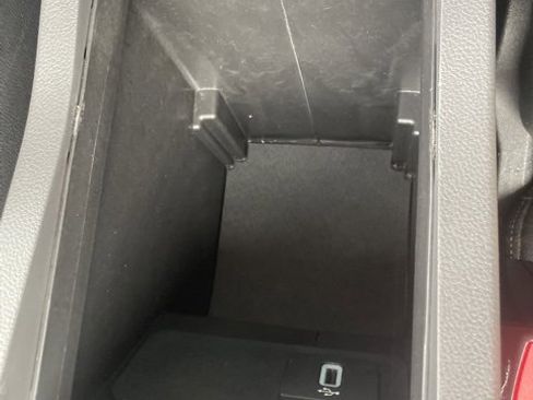 Used 2018 Ford Escape Titanium w/ Ford Safe & Smart Package image 40