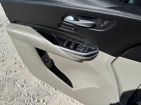 Used 2022 Cadillac XT4 Premium Luxury w/ Enhanced Visibility Package FWD image 19