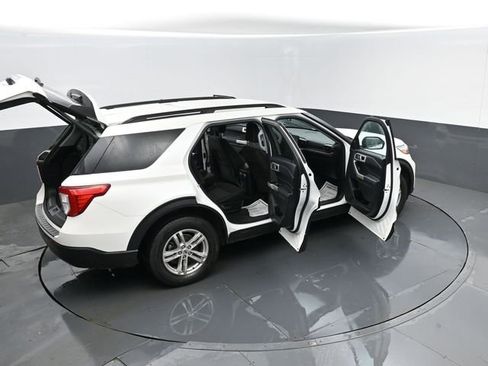 Used 2022 Ford Explorer XLT image 29