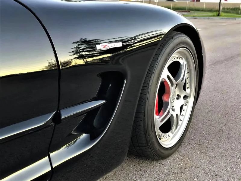 Used 2001 Chevrolet Corvette Z06 w/ Memory Pkg RWD image 9