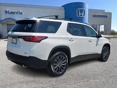 Used 2022 Chevrolet Traverse RS w/ LPO, Cargo Package FWD image 4