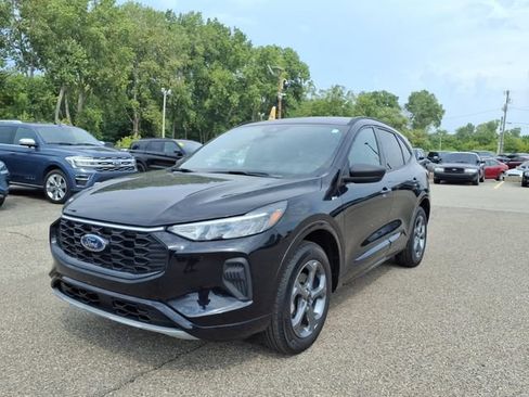Certified 2024 Ford Escape ST-Line w/ Tech Pack #1 AWD/4WD image 3